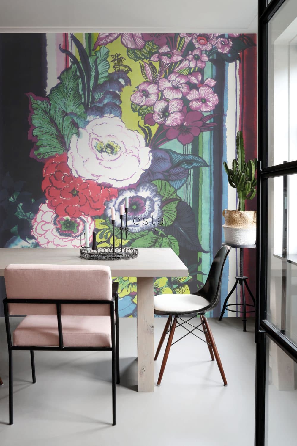wall mural flowers black, red, blue, white and green 158115