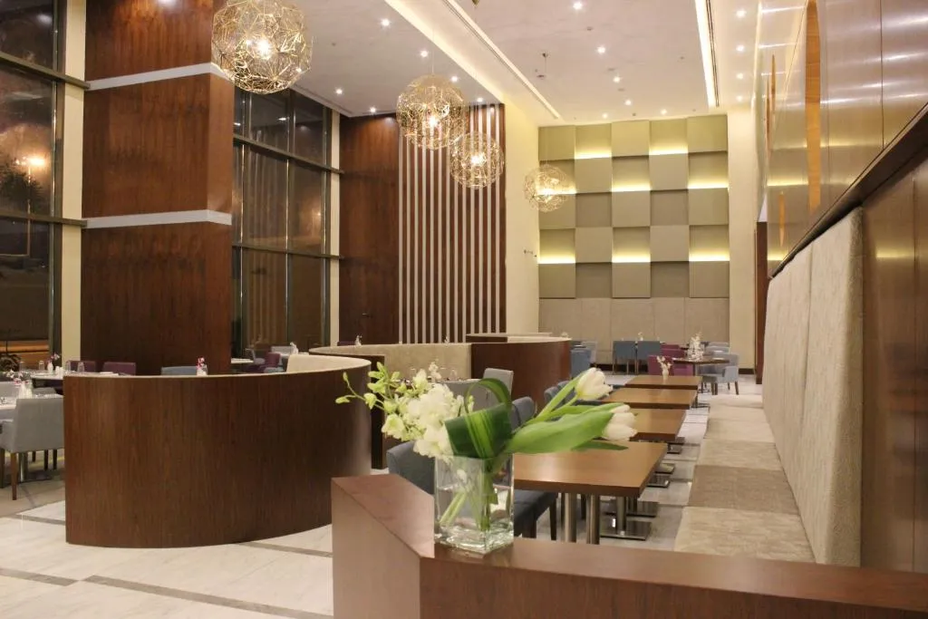 Holiday Inn Jeddah - 10