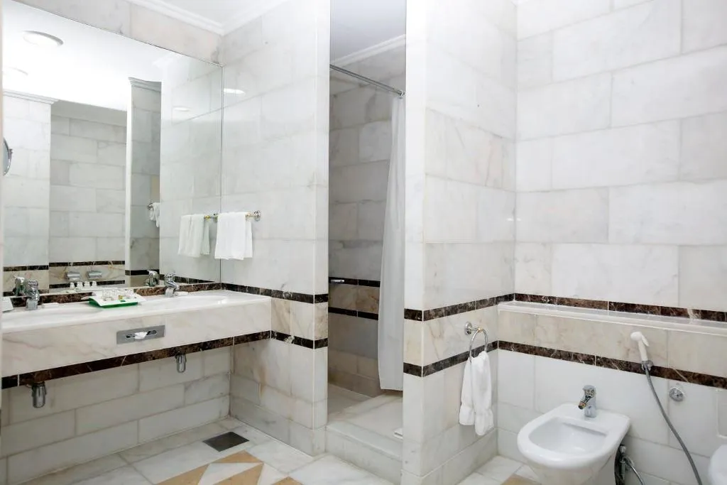 Holiday Inn Riyadh - 2
