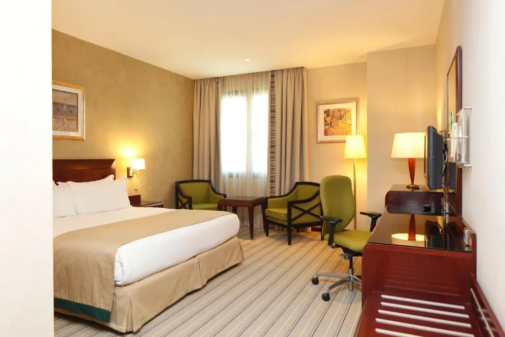 Holiday Inn Riyadh - 11