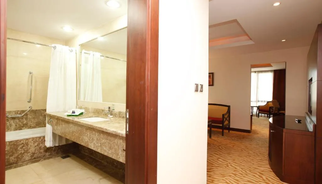 Holiday Inn Riyadh - 10