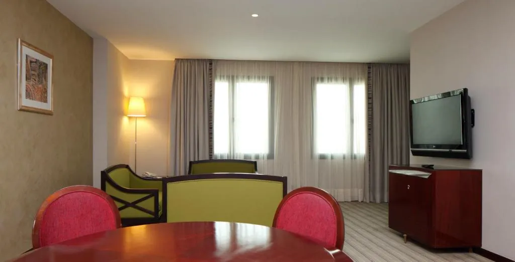 Holiday Inn Riyadh - 13