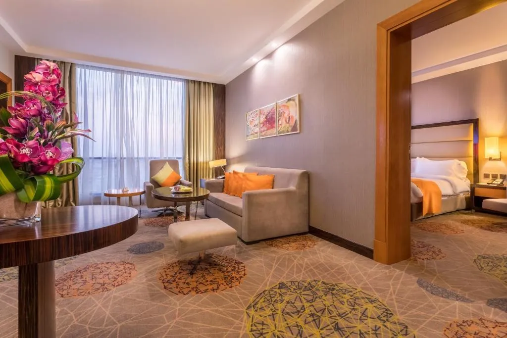 Holiday Inn Jeddah - 4