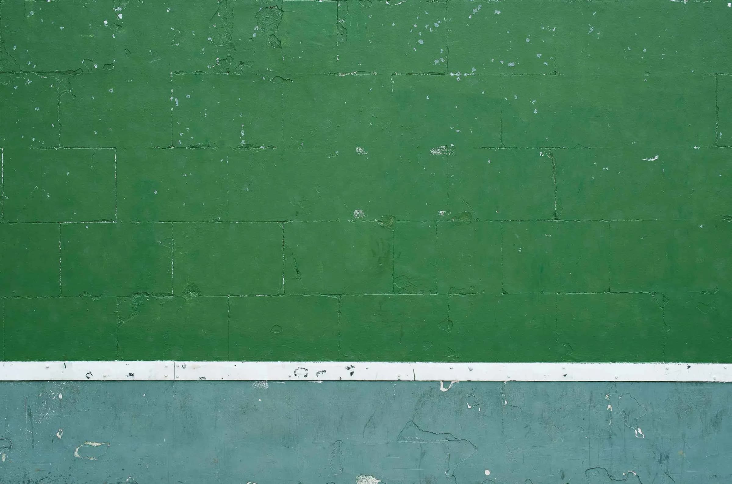 Fronton wall